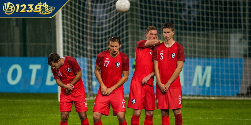 Đá phạt bóng đá là gì?